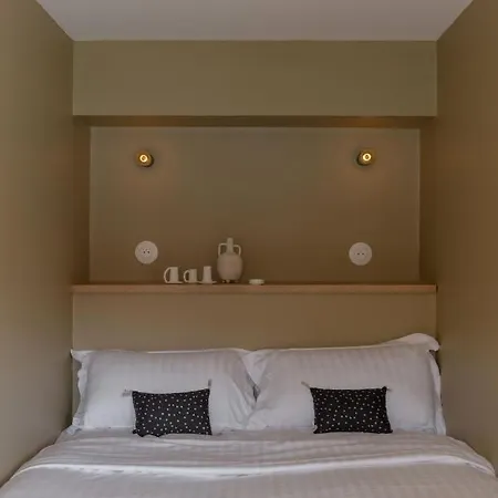 La Peniche - Bed And Bicycle - *