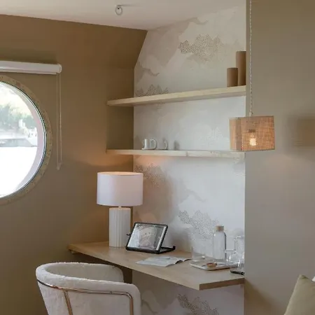 La Peniche - Bed And Bicycle -