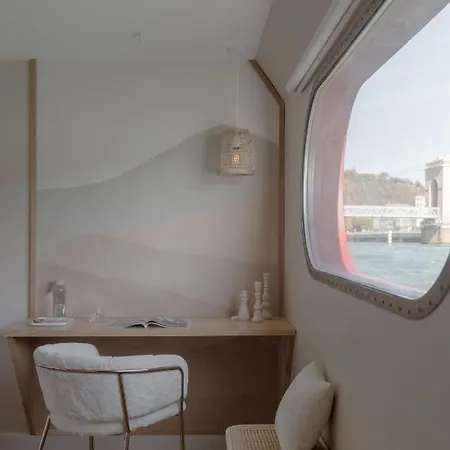 La Peniche - Bed And Bicycle - فندق *