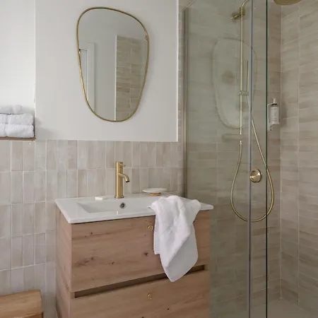 Hotel La Peniche - Bed And Bicycle - *
