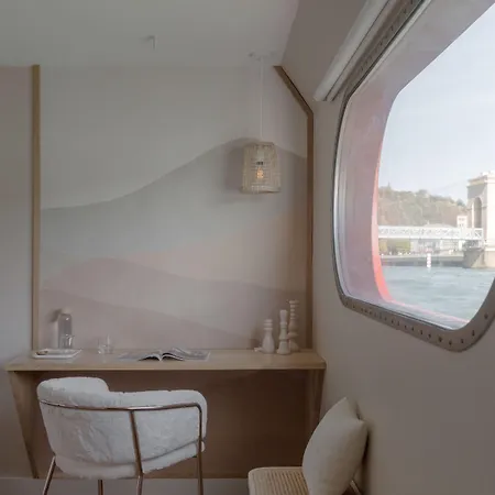 La Peniche - Bed And Bicycle - *